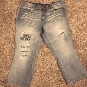 Adorable Distressed Capris